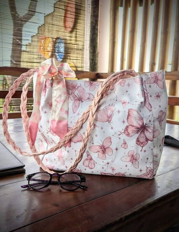 Butterfly Shoulder Tote Bag – Elegant & Stylish Everyday Carry